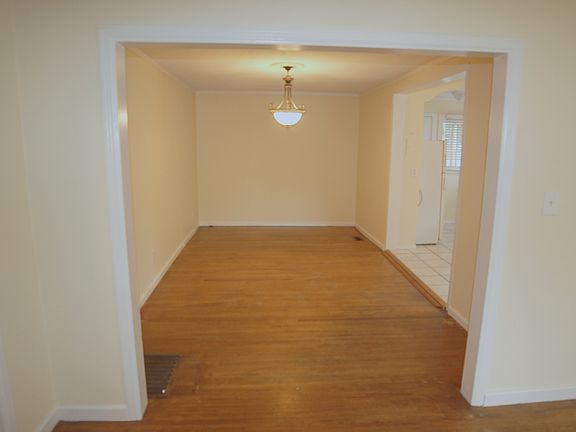 5th image of 1416 S Pittsburg Ave