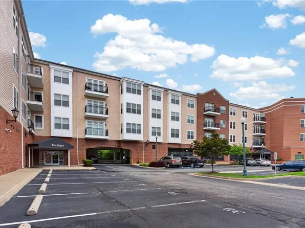 670 Town Center Dr Unit 404, Newport News, VA 23606