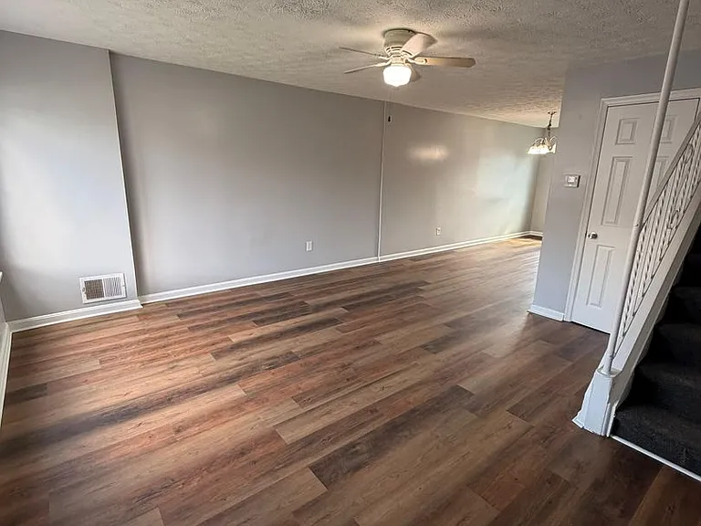 932 Elton Ave — Photo 4