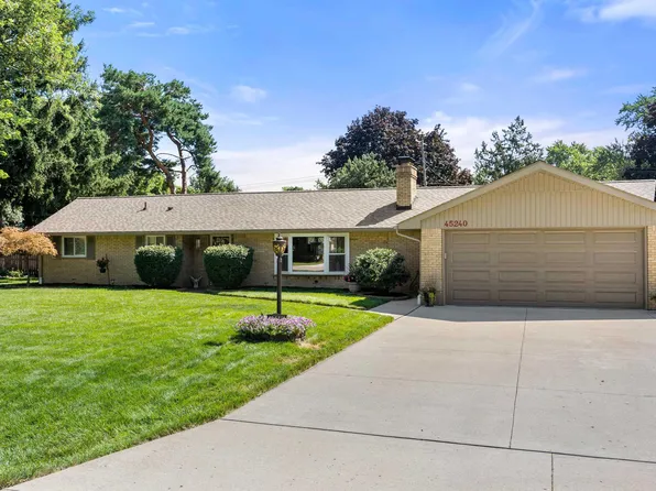 45240 Klingkammer St, Utica, MI 48317