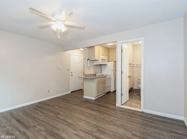 843 N Gladstone Ave APT 1, Aurora, IL 60506