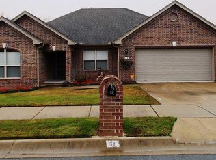 31 Chateaus Ln, Little Rock, AR 72210