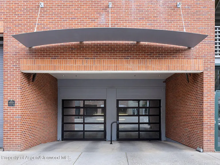 231 Robinson St #218 — Photo 20