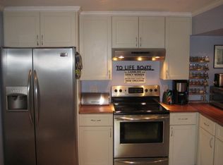 41 Meadow St, Groton, CT 06355