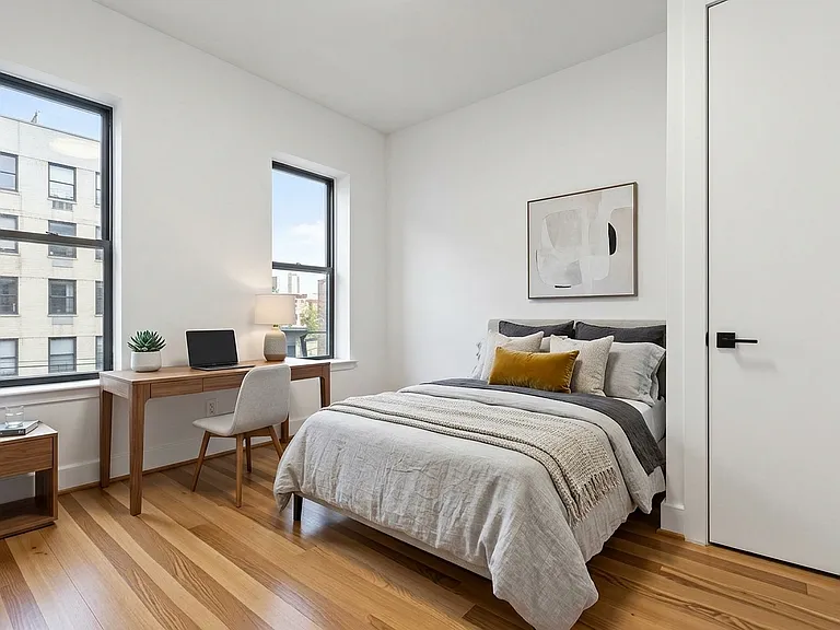 354 S 1st St #1B — Photo 2