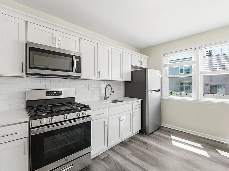 321 Lembeck Ave #1 — Photo 1