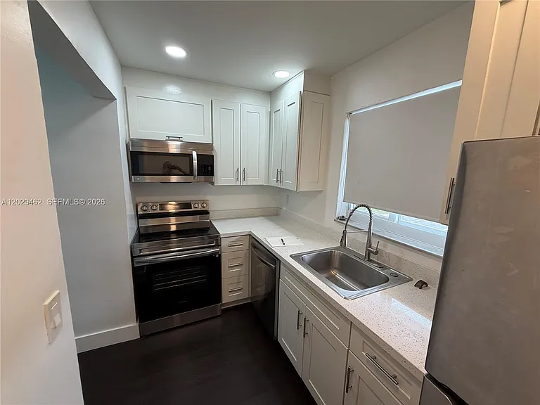 4850 SW 26th Ave #4 — Photo 3