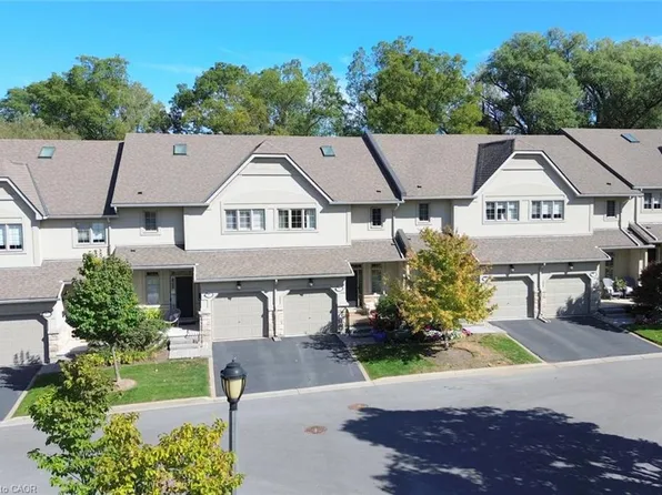 71 Sulphur Springs Rd #10, Hamilton, ON L9G 5C1
