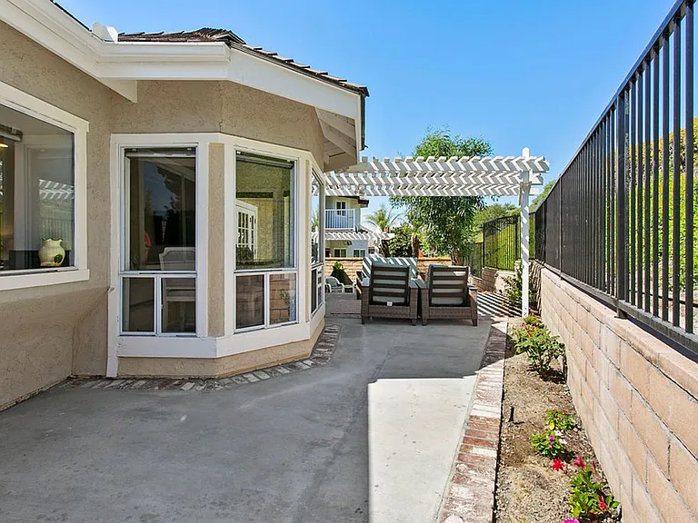 28602 Silverton Dr — Photo 30