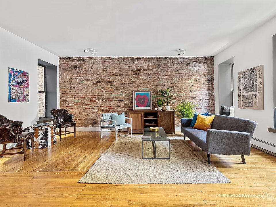 1st image of 303 E 8th St APT De