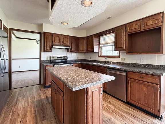 2nd image of 3239 Fielding Ln