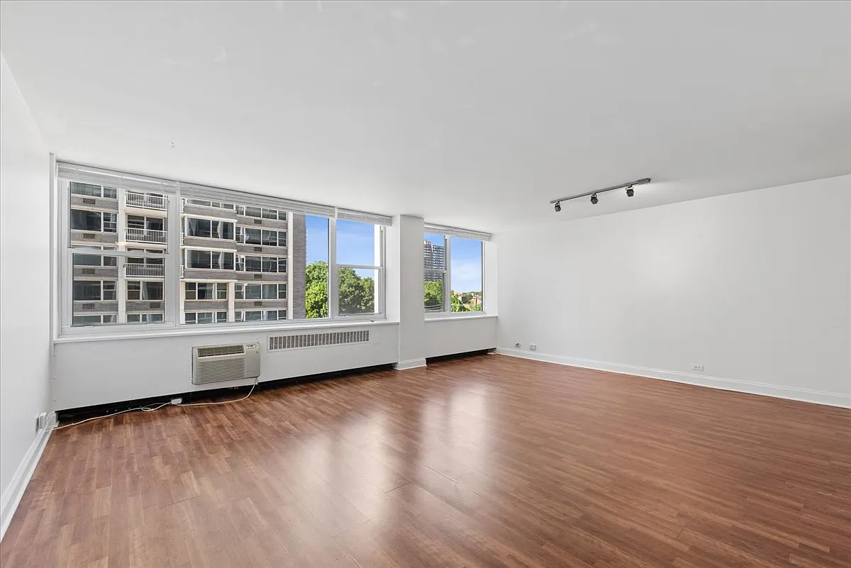 1 bed, 900 sqft, $2,000 — Photo 4