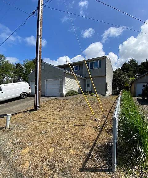 246 S Dolphin St — Photo 1