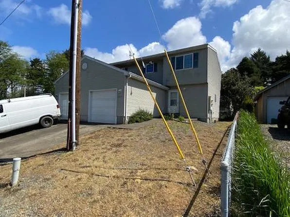 246 S Dolphin St, Rockaway Beach, OR 97136