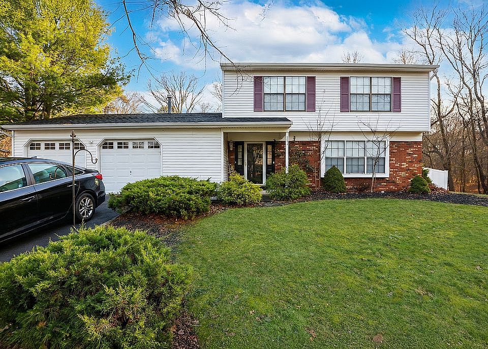 1st image of 302 Princeton Dr