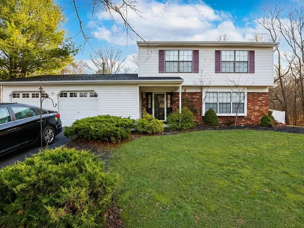 302 Princeton Dr, Howell, NJ 07731
