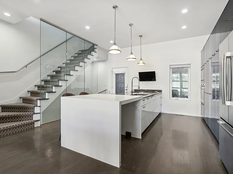 1339 W Ancona St — Photo 8