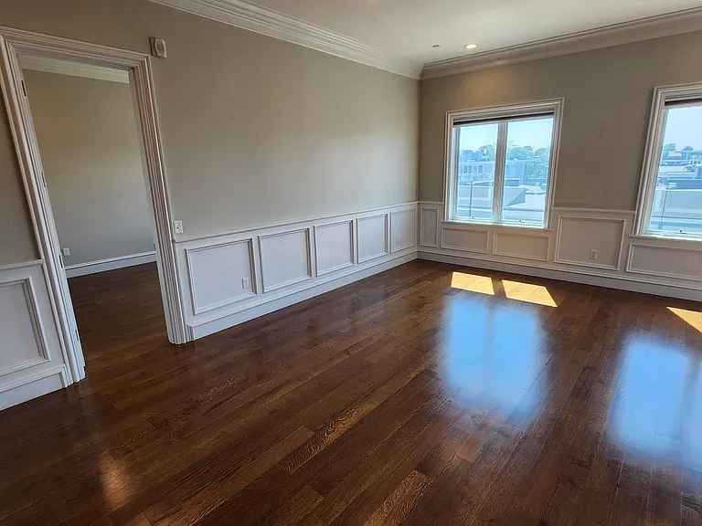 933 E 2nd St #20 — Photo 6