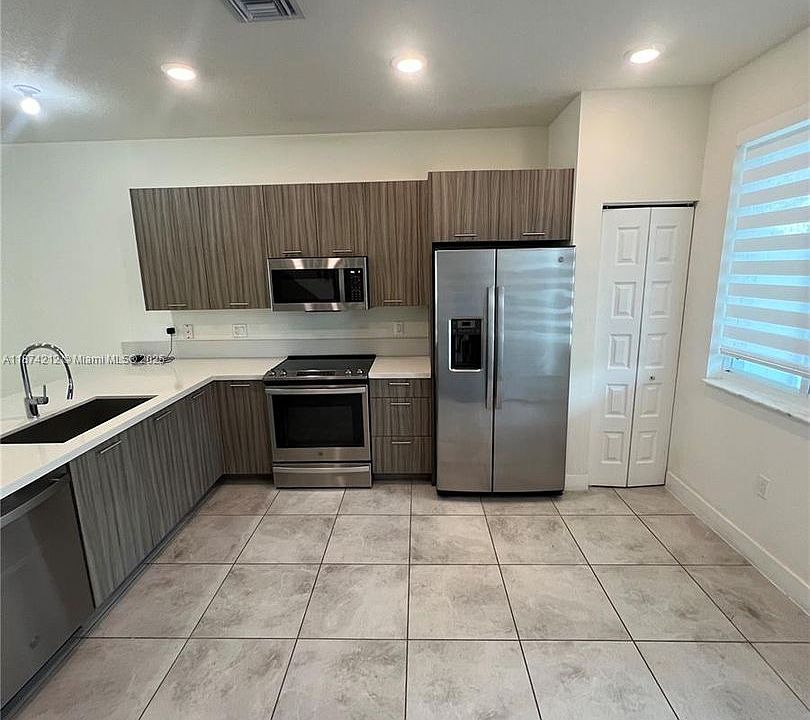 1st image of 10295 NW 64th Ter #102