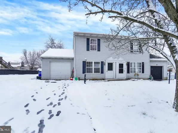 2957 Solar Dr, Dover, PA 17315