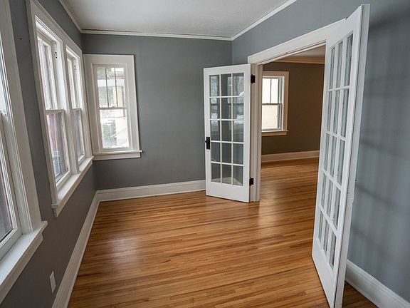 5th image of 996 Marshall Ave