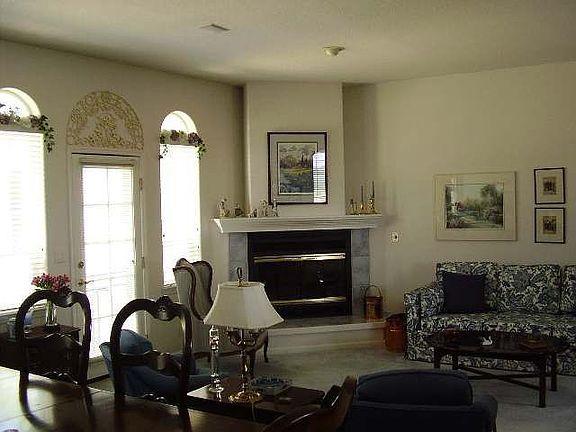 3rd image of 273 Amapola Dr