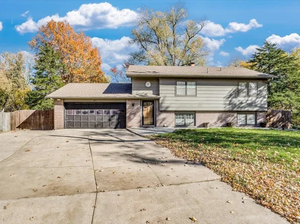 855 E Greenway Ct, Derby, KS 67037