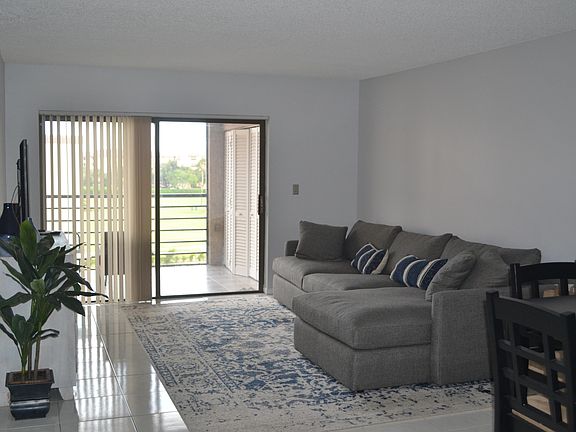 Home For Sale In Sandalfoot