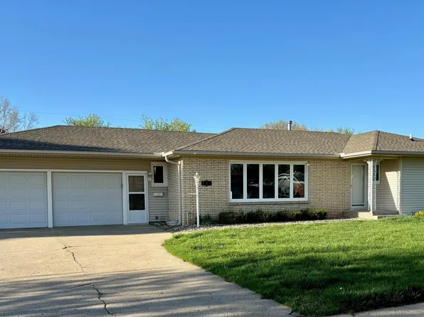 527 Lee Dr, Le Mars, IA 51031