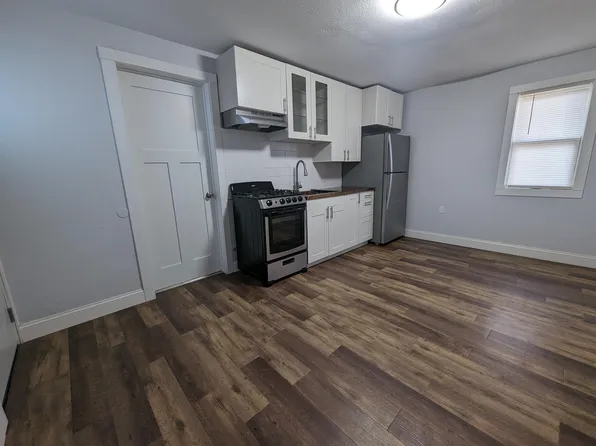 205 Oskaloosa St #105, Pella, IA 50219