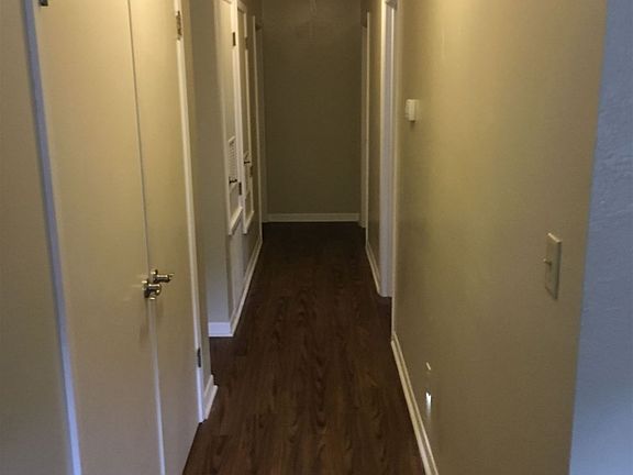 4th image of 1001 Autumn Cir
