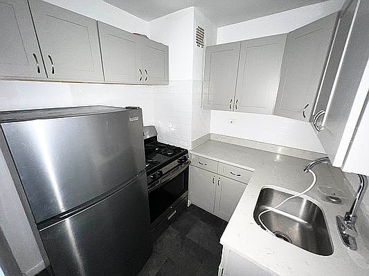5th image of 1130 Stadium Ave APT 1G