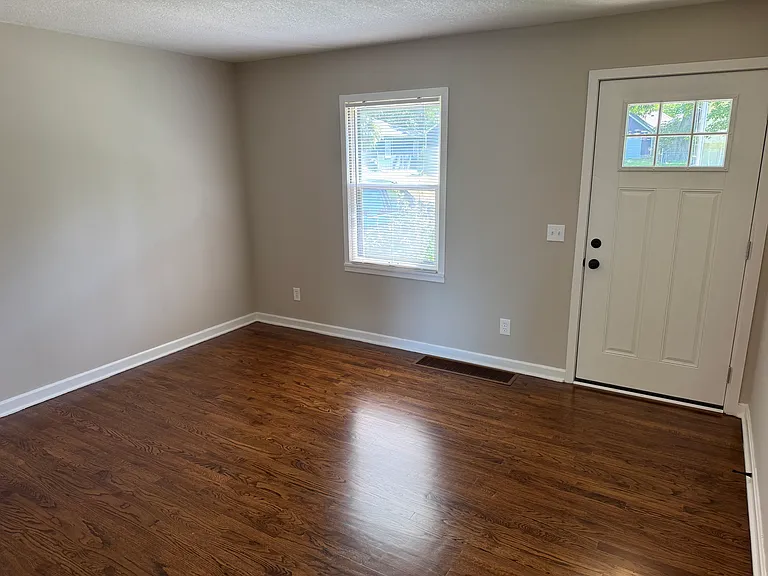 8542 Grandview Ave — Photo 10