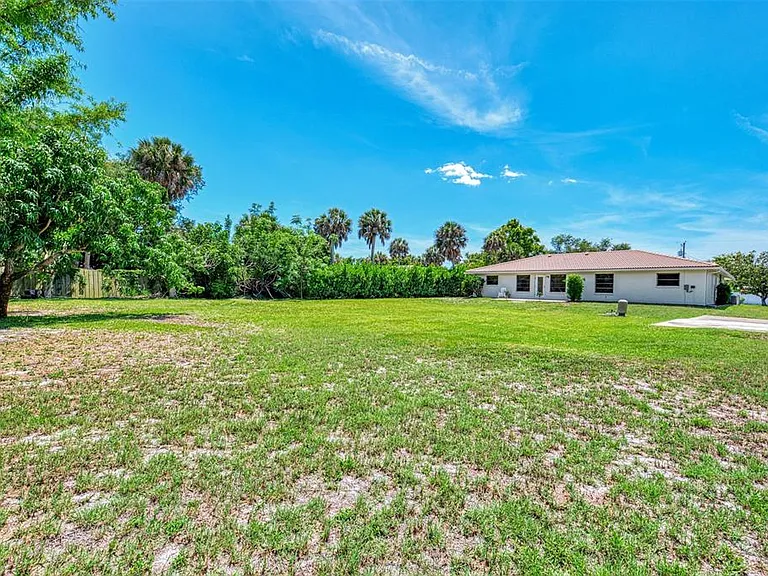 2340 Palmetto St — Photo 43