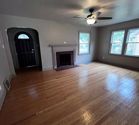 2nd image of 180 Argyle Ave