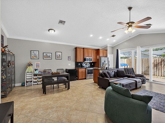 4th image of 3125 Shelby Way