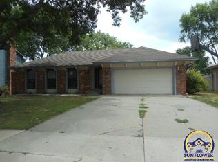 2658 SW Osborn Rd, Topeka, KS 66614