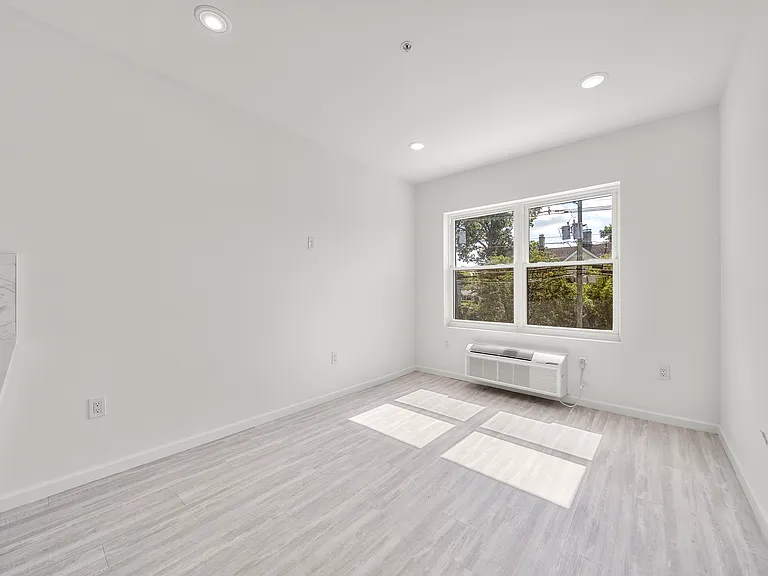 53 E Main St #5 — Photo 3