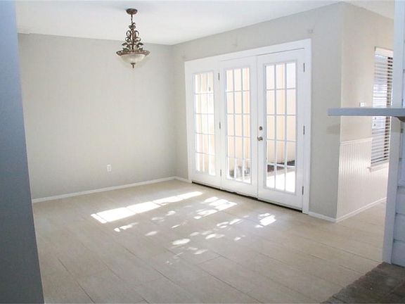 3rd image of 2336 Woodland Park Dr