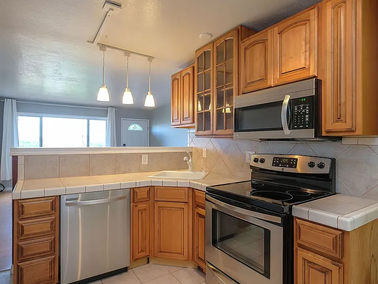 3425 SW Barbur Blvd #12 — Photo 8