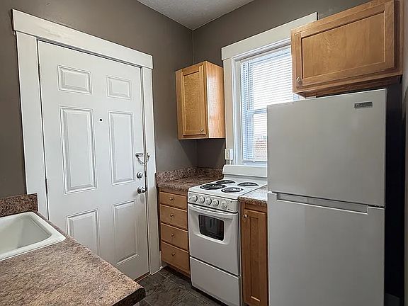 2nd image of 2626 Dewey Ave #6