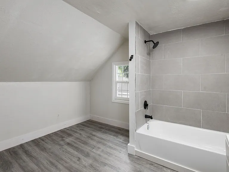 636 S 25th St — Photo 13