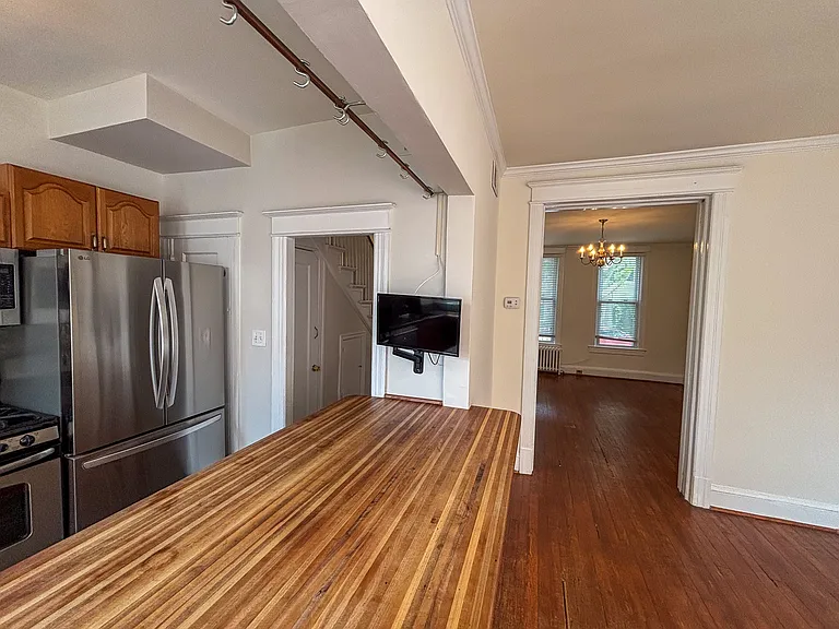 102 15th St SE #1 — Photo 8