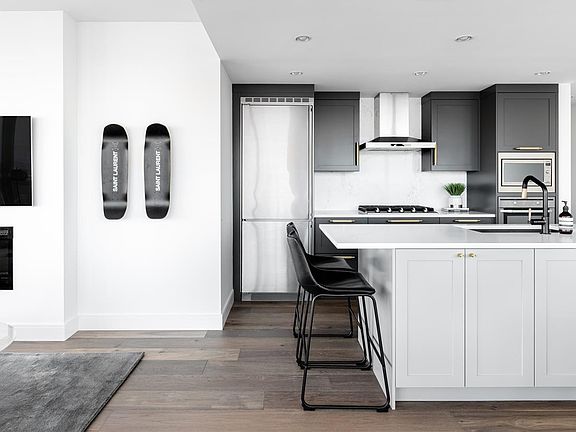 3rd image of 707 Courtney St #1105