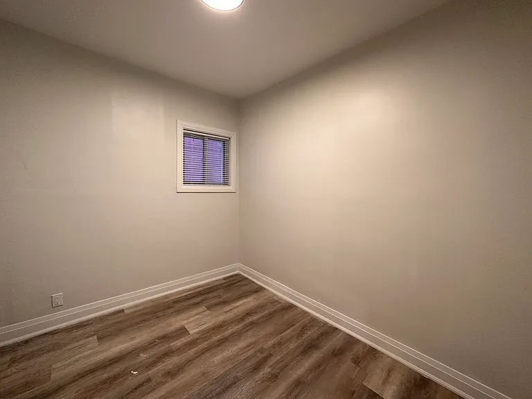 128 Wentworth St N #1 — Photo 5