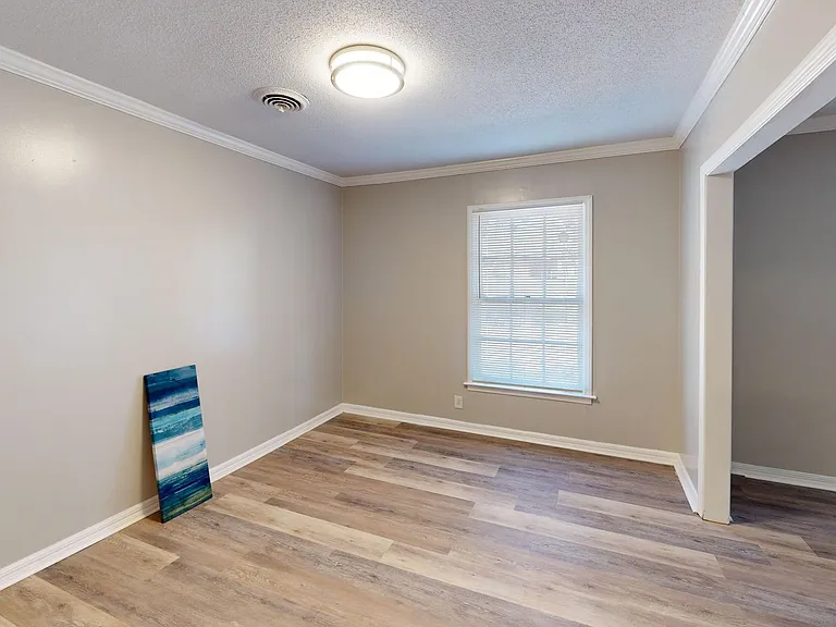 2716 Forsyth Ln — Photo 6