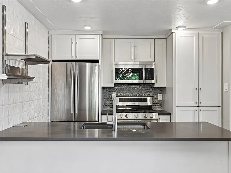 1284 S Harrison St — Photo 6