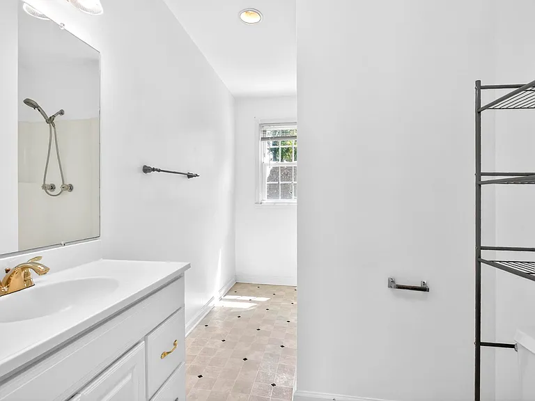 3008 Lakeshore Dr — Photo 33