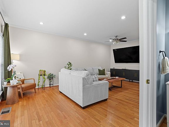 4th image of 136 Keating Cir