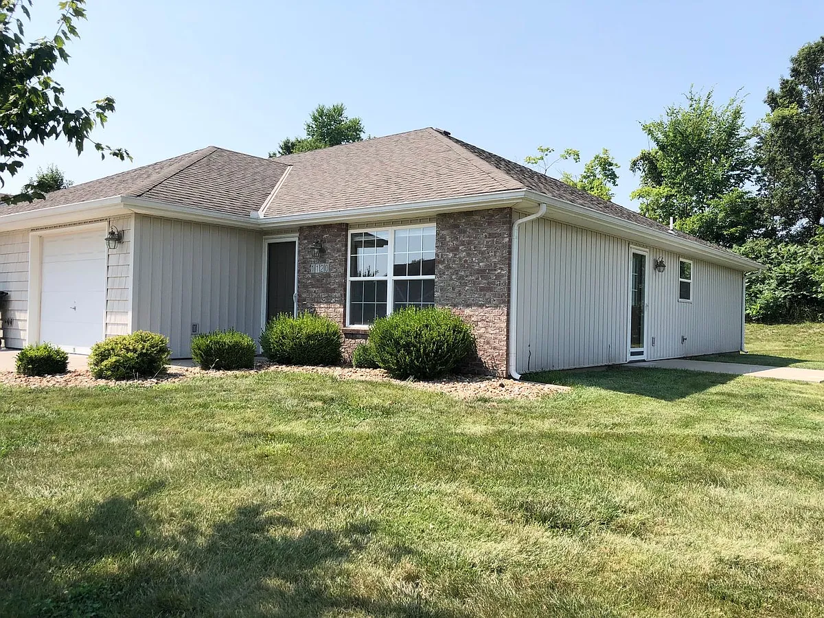 Building Photo - 1120 NW Willow Dr
